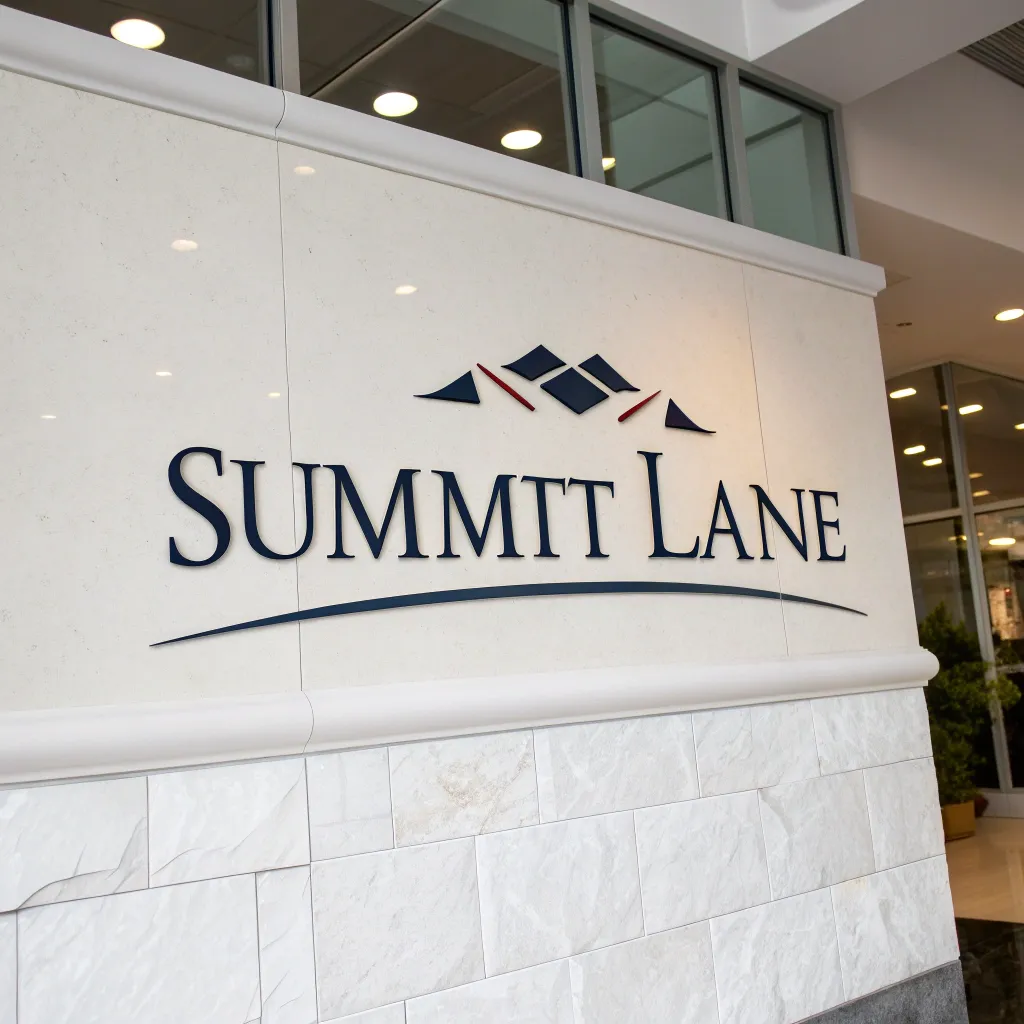 SUMMITLANE Logo